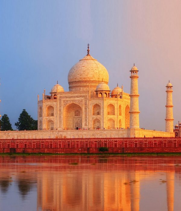 Explore Taj Mahal With TripDezire