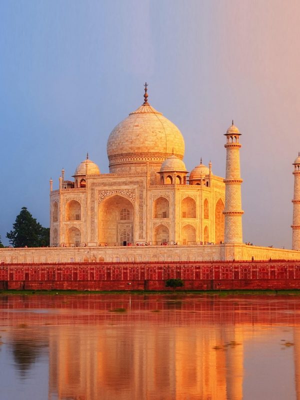 Explore Taj Mahal With TripDezire