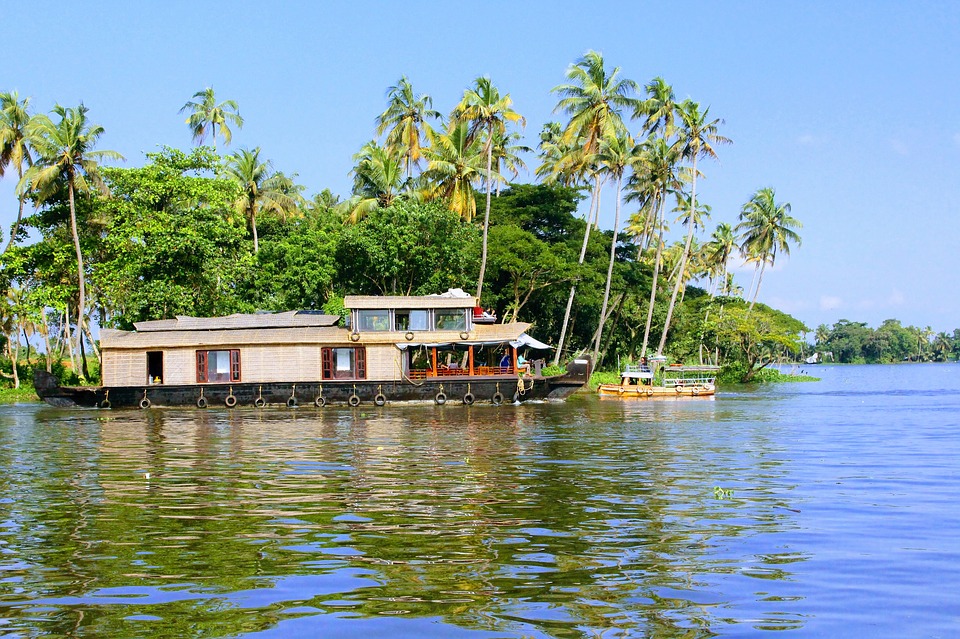 Alleppey tour with TripDezire for booking call at 999 111 9350